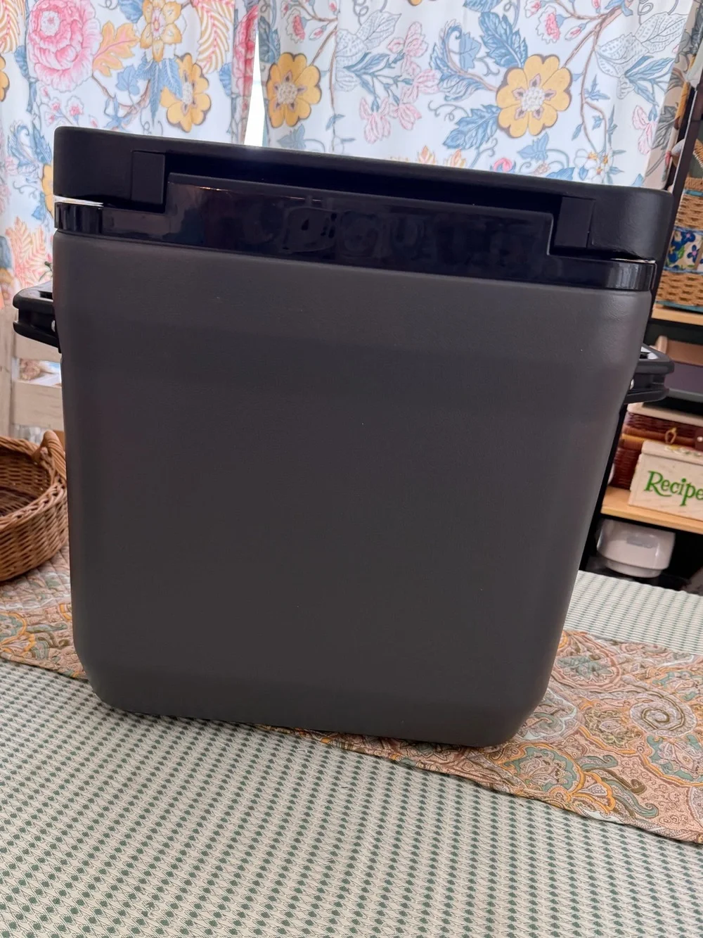 New Stanley 30 Qt Outdoor Cooler Cold For Days Outdoor Cooler Hard-Sided Cooler